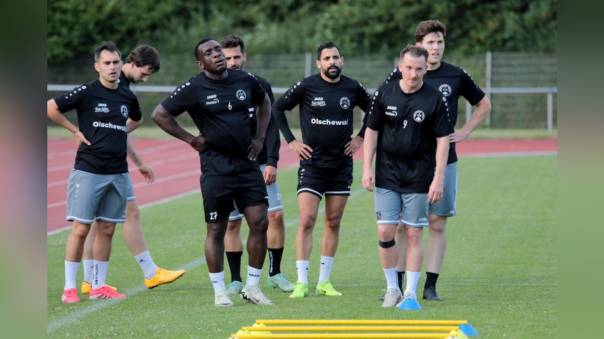 Der VfB Bottrop ist am Dienstag in die Vorbereitung auf die neue Landesligasaison gestartet. Trainingsauftakt VfB Bottrop im Jahnstadion in Bottrop