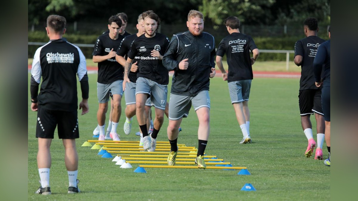 Der VfB Bottrop ist am Dienstag in die Vorbereitung auf die neue Landesligasaison gestartet. Trainingsauftakt VfB Bottrop im Jahnstadion in Bottrop