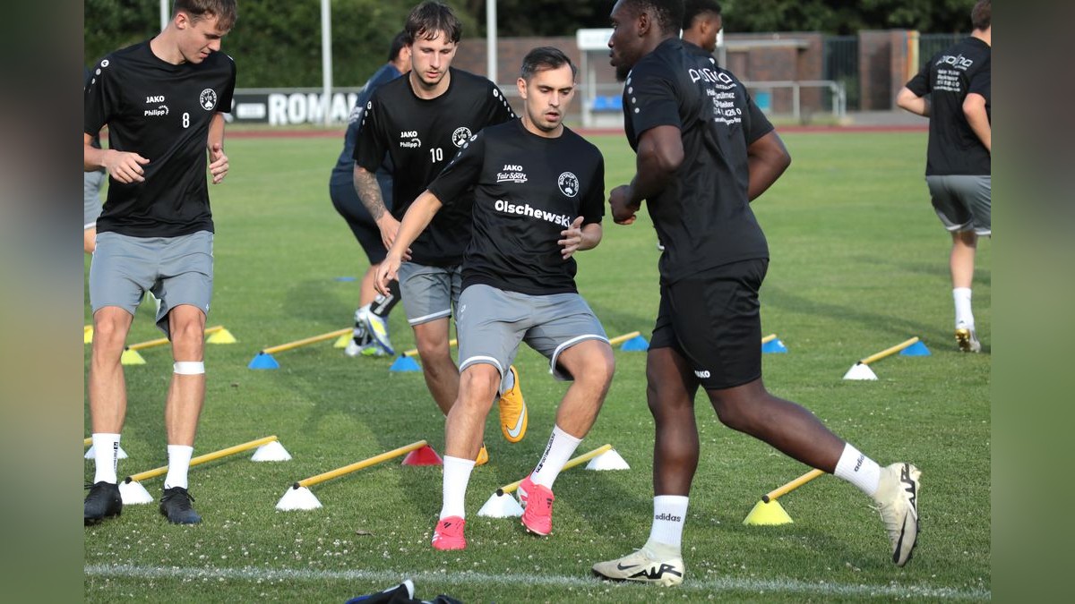 Der VfB Bottrop ist am Dienstag in die Vorbereitung auf die neue Landesligasaison gestartet. Trainingsauftakt VfB Bottrop im Jahnstadion in Bottrop