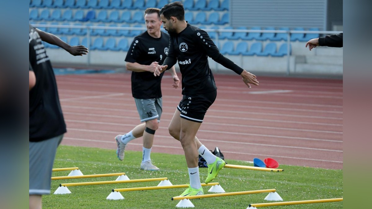 Der VfB Bottrop ist am Dienstag in die Vorbereitung auf die neue Landesligasaison gestartet. Trainingsauftakt VfB Bottrop im Jahnstadion in Bottrop