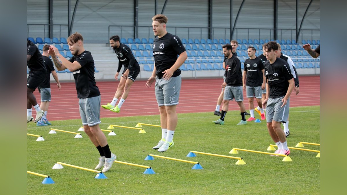 Der VfB Bottrop ist am Dienstag in die Vorbereitung auf die neue Landesligasaison gestartet. Trainingsauftakt VfB Bottrop im Jahnstadion in Bottrop