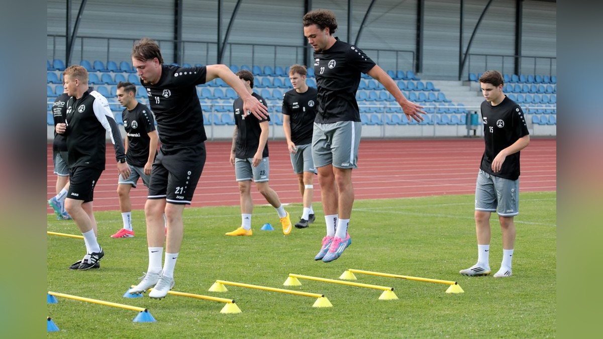 Der VfB Bottrop ist am Dienstag in die Vorbereitung auf die neue Landesligasaison gestartet. Trainingsauftakt VfB Bottrop im Jahnstadion in Bottrop