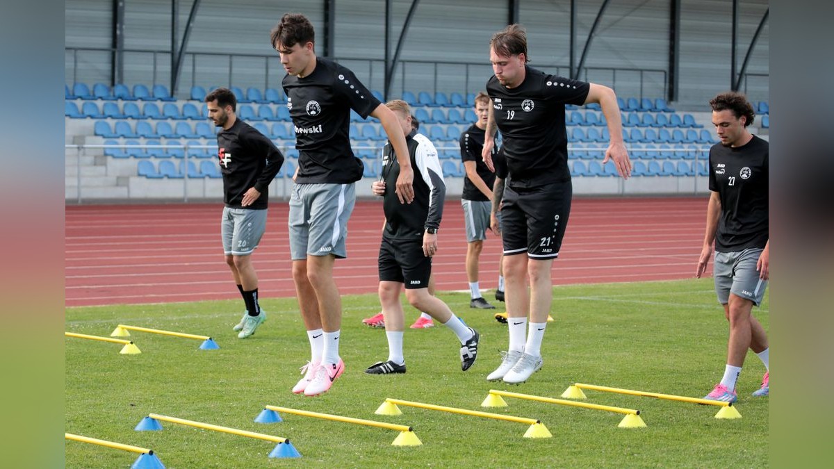 Der VfB Bottrop ist am Dienstag in die Vorbereitung auf die neue Landesligasaison gestartet. Trainingsauftakt VfB Bottrop im Jahnstadion in Bottrop