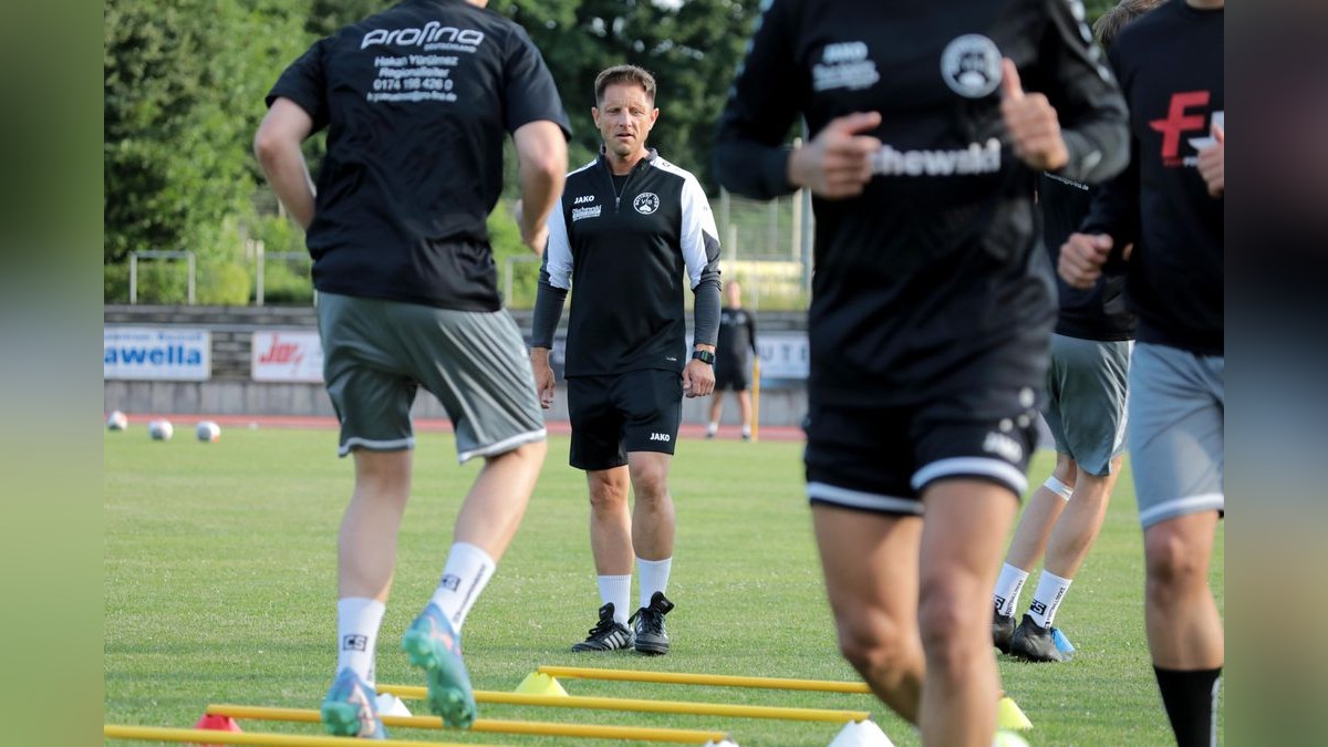 Der VfB Bottrop ist am Dienstag in die Vorbereitung auf die neue Landesligasaison gestartet. Trainingsauftakt VfB Bottrop im Jahnstadion in Bottrop