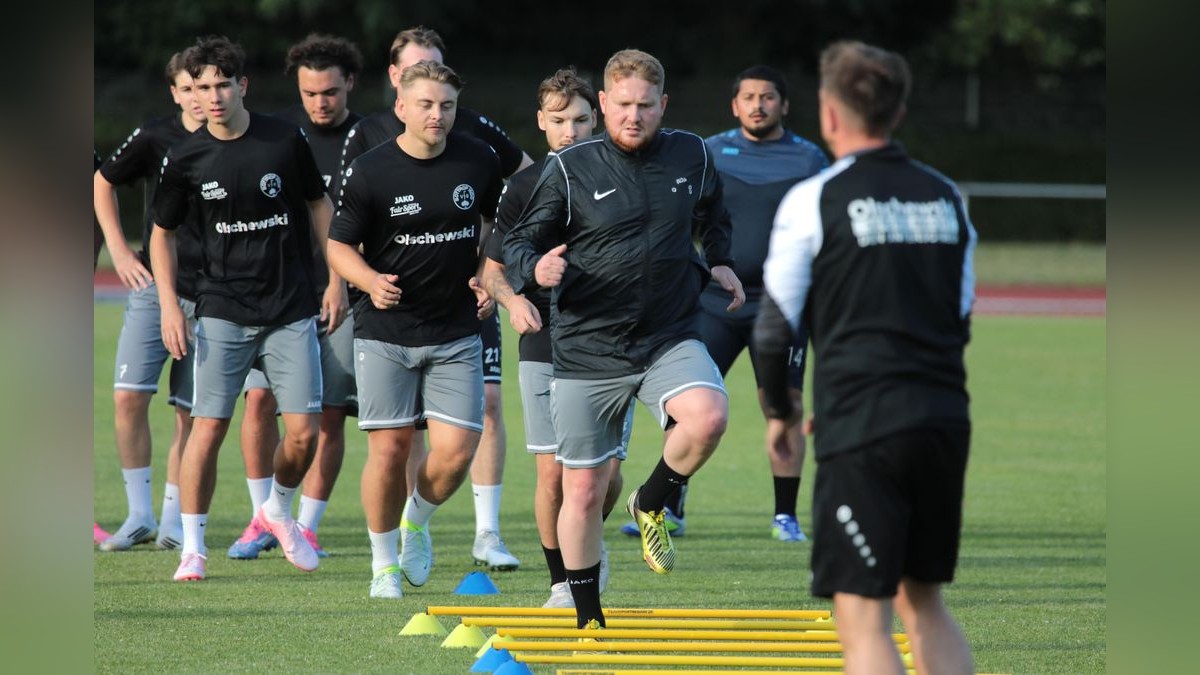 Der VfB Bottrop ist am Dienstag in die Vorbereitung auf die neue Landesligasaison gestartet. Trainingsauftakt VfB Bottrop im Jahnstadion in Bottrop
