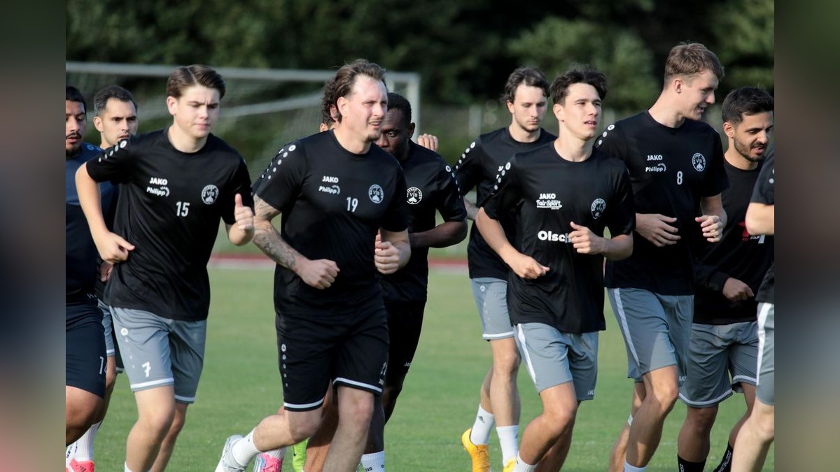 Der VfB Bottrop ist am Dienstag in die Vorbereitung auf die neue Landesligasaison gestartet. Trainingsauftakt VfB Bottrop im Jahnstadion in Bottrop