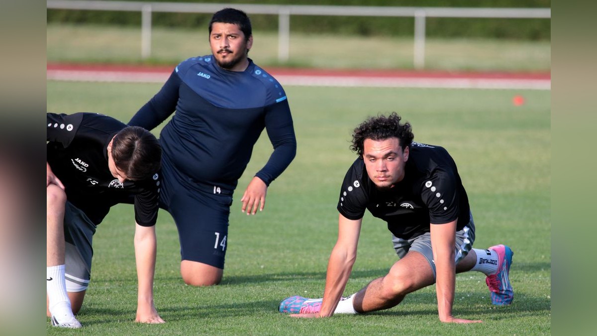 Der VfB Bottrop ist am Dienstag in die Vorbereitung auf die neue Landesligasaison gestartet. Trainingsauftakt VfB Bottrop im Jahnstadion in Bottrop