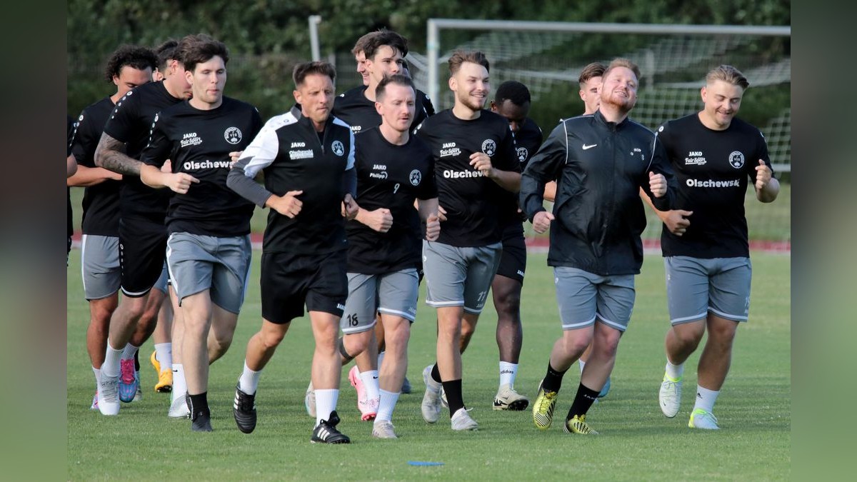 Der VfB Bottrop ist am Dienstag in die Vorbereitung auf die neue Landesligasaison gestartet. Trainingsauftakt VfB Bottrop im Jahnstadion in Bottrop