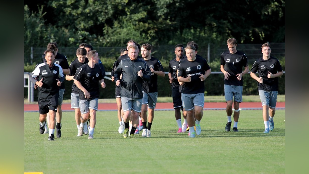 Der VfB Bottrop ist am Dienstag in die Vorbereitung auf die neue Landesligasaison gestartet. Trainingsauftakt VfB Bottrop im Jahnstadion in Bottrop
