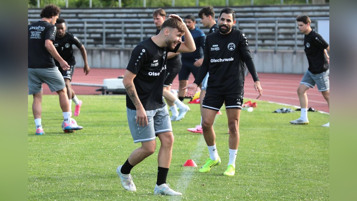 Der VfB Bottrop ist am Dienstag in die Vorbereitung auf die neue Landesligasaison gestartet. Trainingsauftakt VfB Bottrop im Jahnstadion in Bottrop
