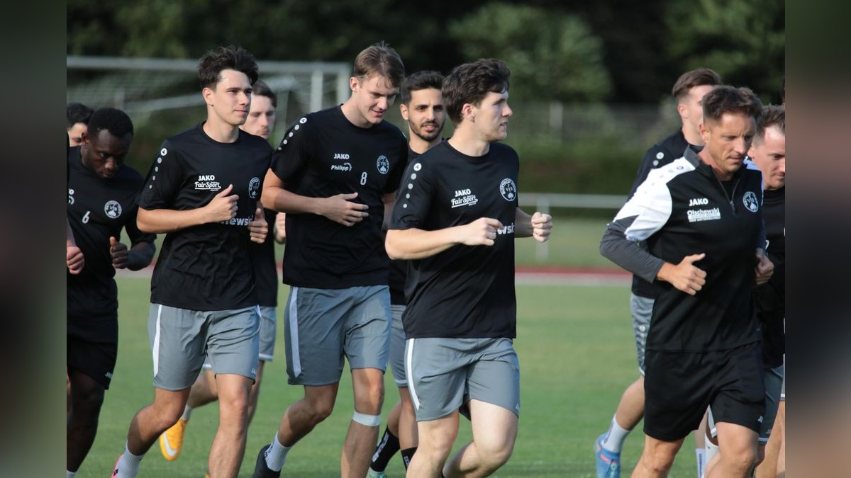 Der VfB Bottrop ist am Dienstag in die Vorbereitung auf die neue Landesligasaison gestartet. Trainingsauftakt VfB Bottrop im Jahnstadion in Bottrop