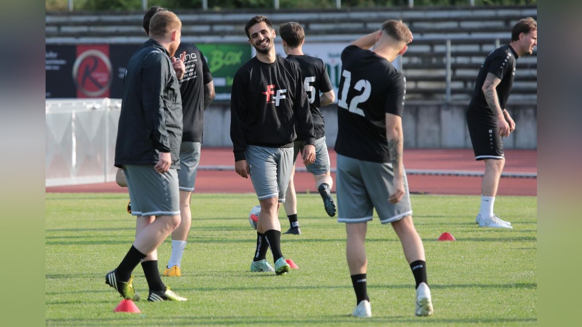 Der VfB Bottrop ist am Dienstag in die Vorbereitung auf die neue Landesligasaison gestartet. Trainingsauftakt VfB Bottrop im Jahnstadion in Bottrop