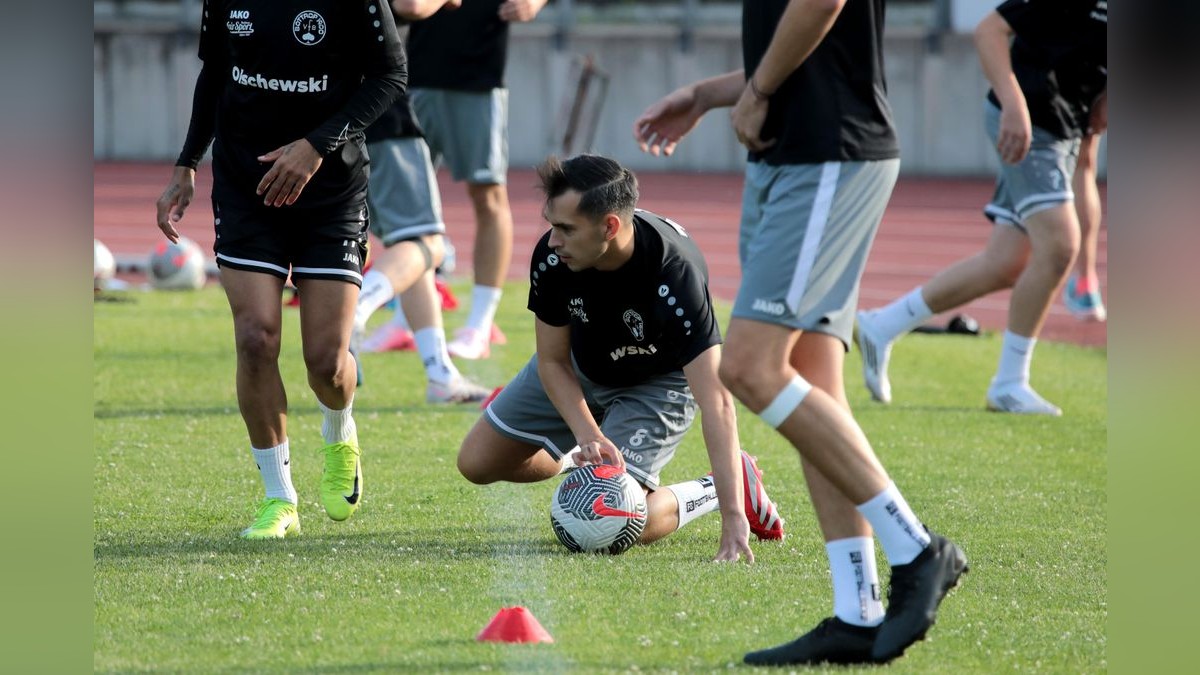 Der VfB Bottrop ist am Dienstag in die Vorbereitung auf die neue Landesligasaison gestartet. Trainingsauftakt VfB Bottrop im Jahnstadion in Bottrop