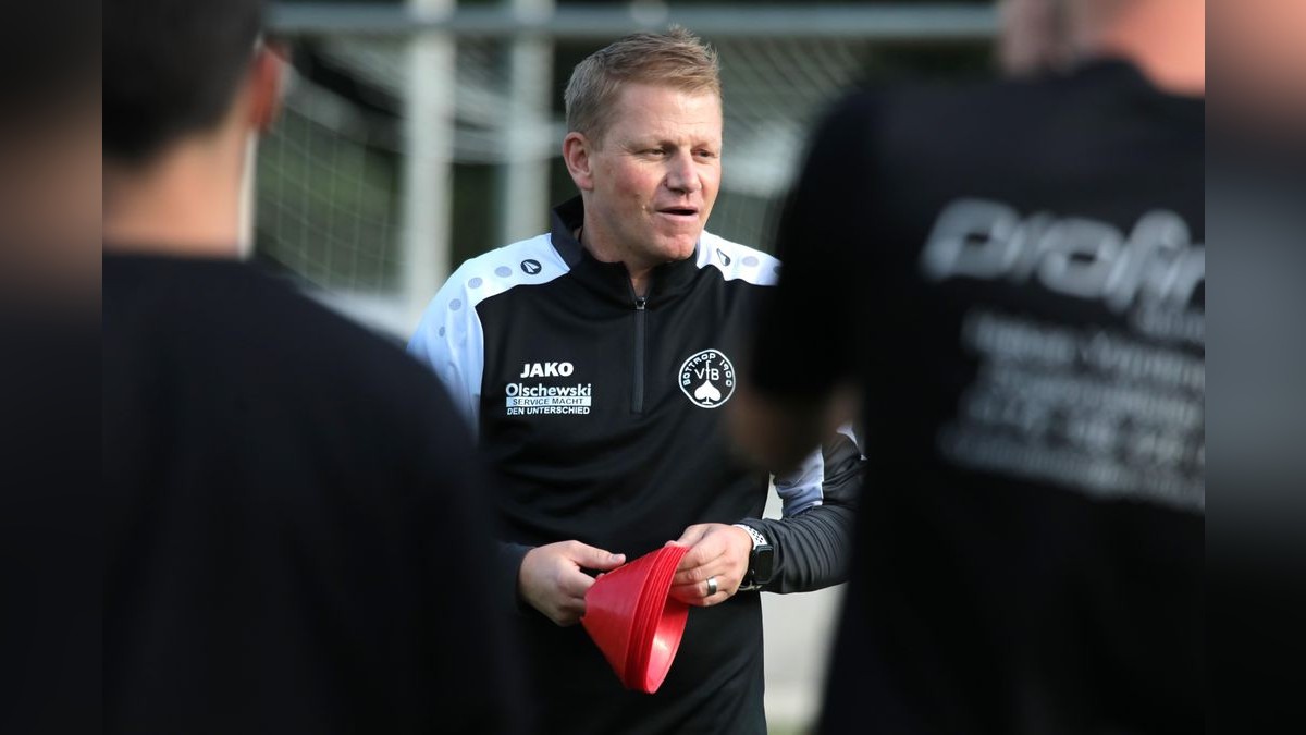 Der VfB Bottrop ist am Dienstag in die Vorbereitung auf die neue Landesligasaison gestartet. Trainingsauftakt VfB Bottrop im Jahnstadion in Bottrop