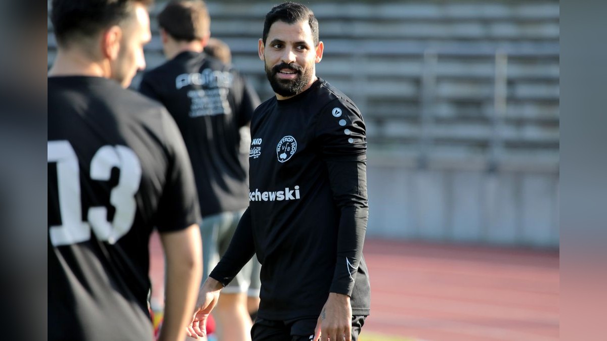 Der VfB Bottrop ist am Dienstag in die Vorbereitung auf die neue Landesligasaison gestartet. Trainingsauftakt VfB Bottrop im Jahnstadion in Bottrop