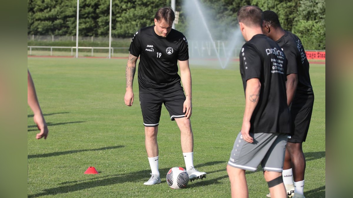 Der VfB Bottrop ist am Dienstag in die Vorbereitung auf die neue Landesligasaison gestartet. Trainingsauftakt VfB Bottrop im Jahnstadion in Bottrop