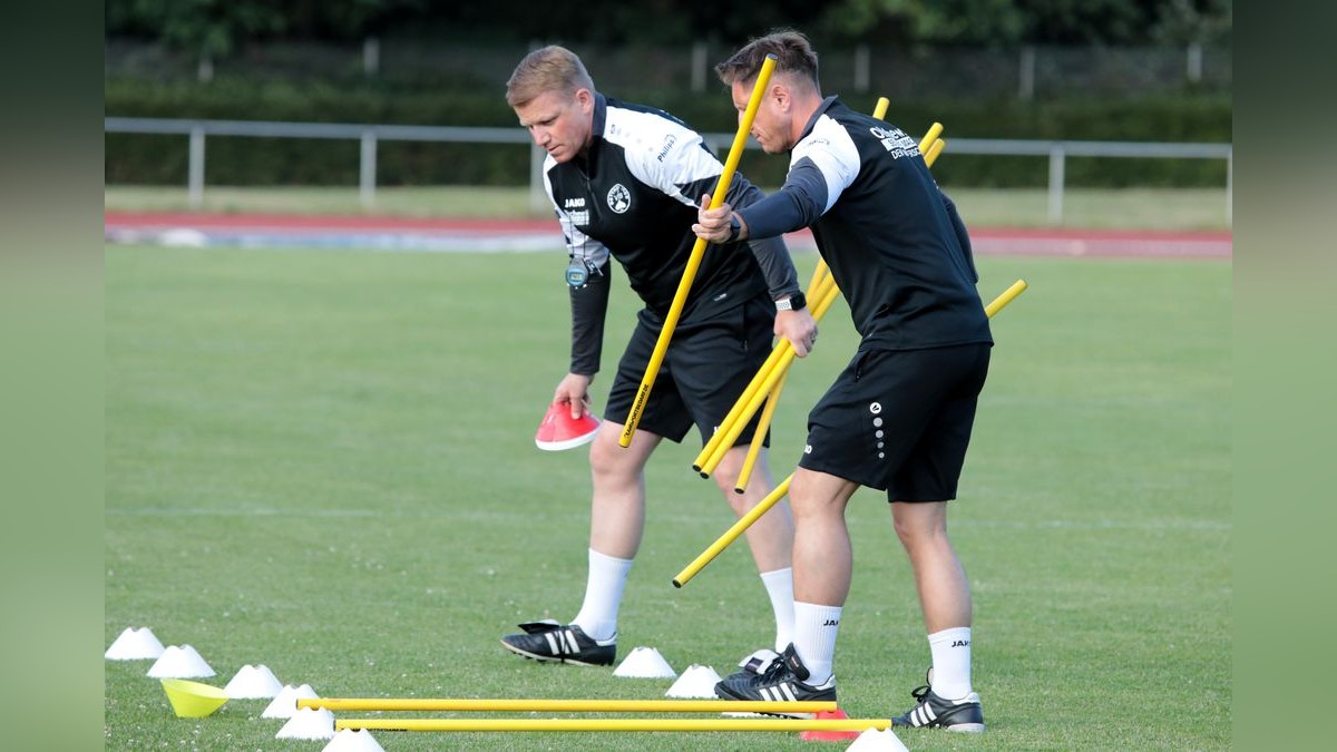 Der VfB Bottrop ist am Dienstag in die Vorbereitung auf die neue Landesligasaison gestartet. Trainingsauftakt VfB Bottrop im Jahnstadion in Bottrop