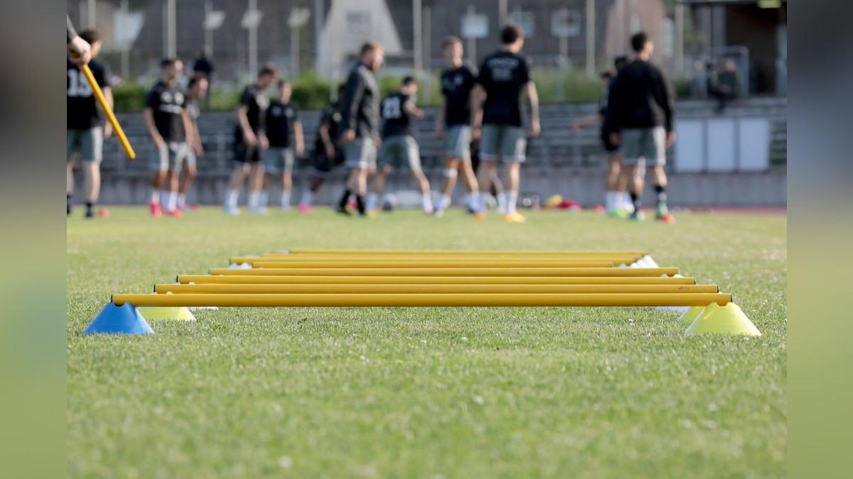 Der VfB Bottrop ist am Dienstag in die Vorbereitung auf die neue Landesligasaison gestartet. Trainingsauftakt VfB Bottrop im Jahnstadion in Bottrop