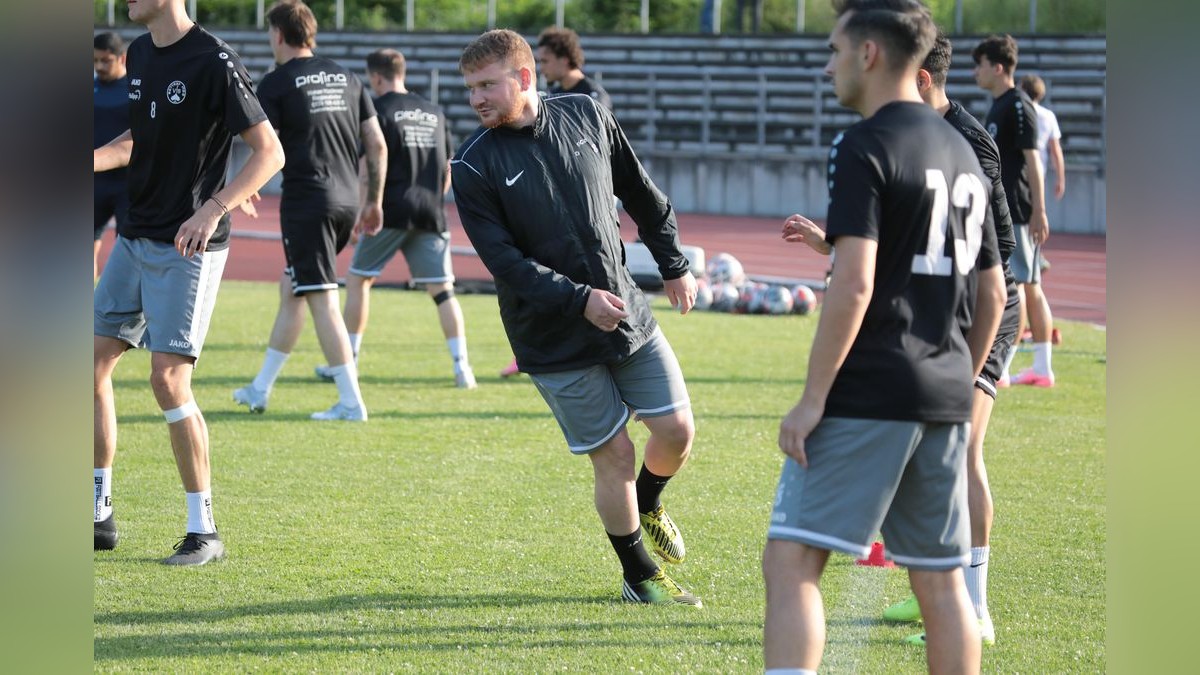 Der VfB Bottrop ist am Dienstag in die Vorbereitung auf die neue Landesligasaison gestartet. Trainingsauftakt VfB Bottrop im Jahnstadion in Bottrop