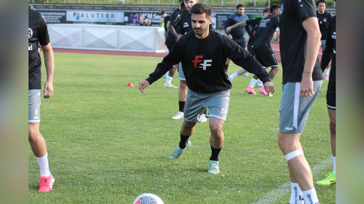 Der VfB Bottrop ist am Dienstag in die Vorbereitung auf die neue Landesligasaison gestartet. Trainingsauftakt VfB Bottrop im Jahnstadion in Bottrop