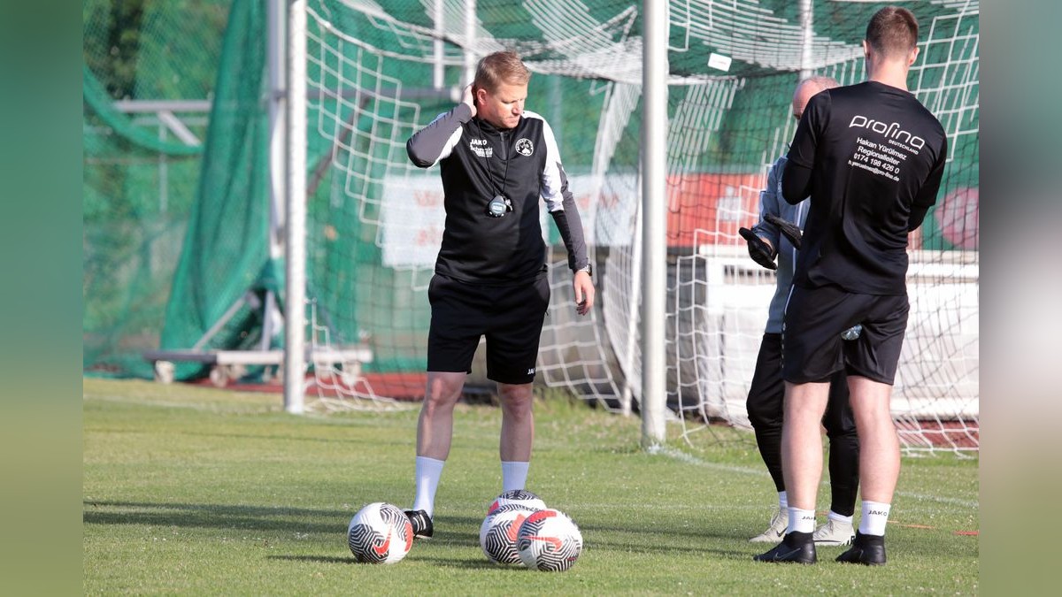 Der VfB Bottrop ist am Dienstag in die Vorbereitung auf die neue Landesligasaison gestartet. Trainingsauftakt VfB Bottrop im Jahnstadion in Bottrop