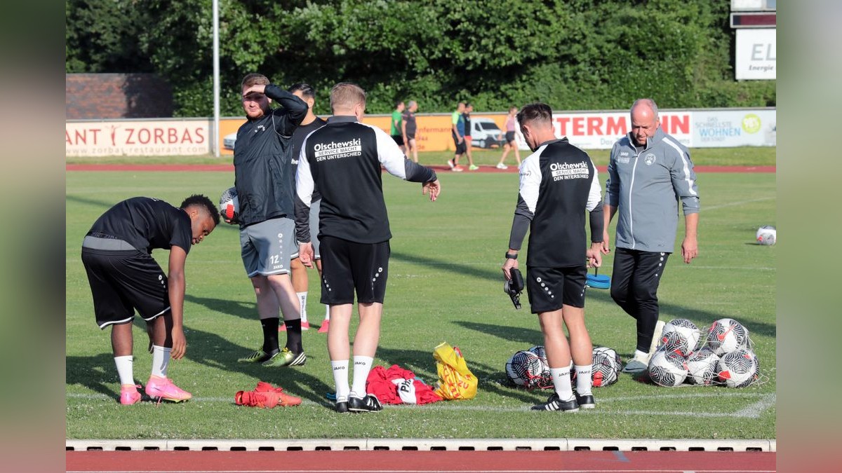 Der VfB Bottrop ist am Dienstag in die Vorbereitung auf die neue Landesligasaison gestartet. Trainingsauftakt VfB Bottrop im Jahnstadion in Bottrop