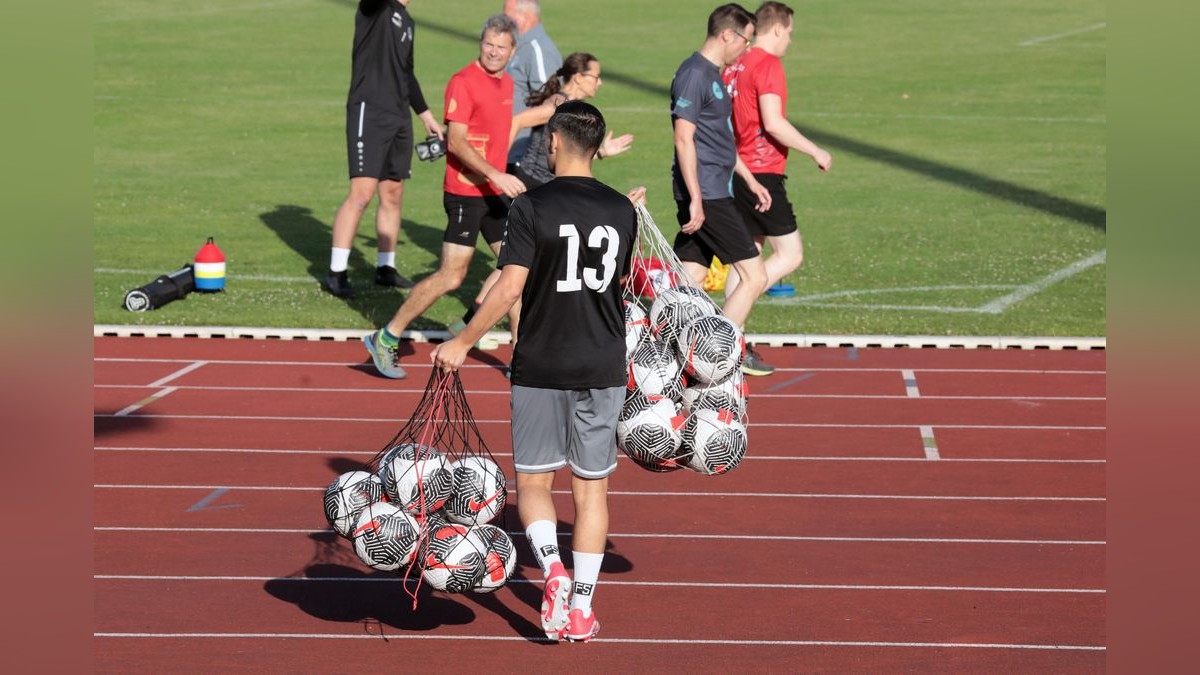 Der VfB Bottrop ist am Dienstag in die Vorbereitung auf die neue Landesligasaison gestartet. Trainingsauftakt VfB Bottrop im Jahnstadion in Bottrop