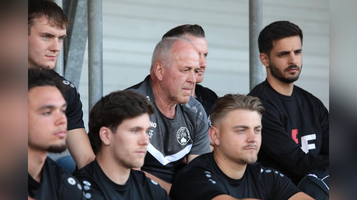 Der VfB Bottrop ist am Dienstag in die Vorbereitung auf die neue Landesligasaison gestartet. Trainingsauftakt VfB Bottrop im Jahnstadion in Bottrop