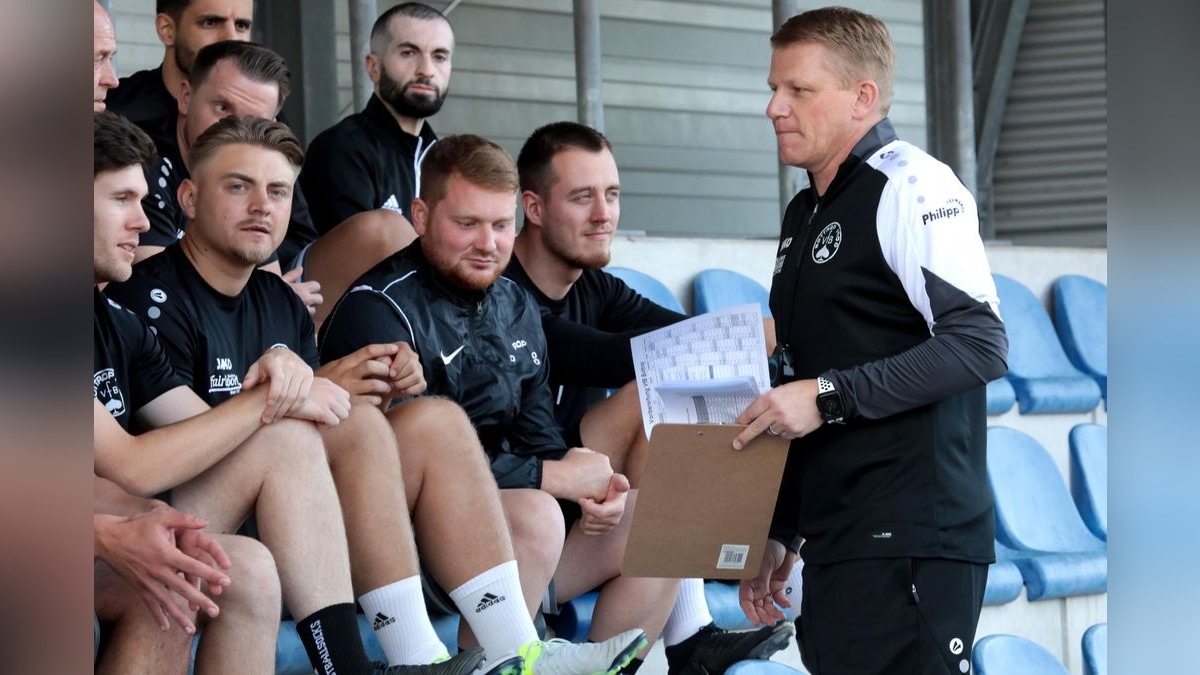 Der VfB Bottrop ist am Dienstag in die Vorbereitung auf die neue Landesligasaison gestartet. Trainingsauftakt VfB Bottrop im Jahnstadion in Bottrop