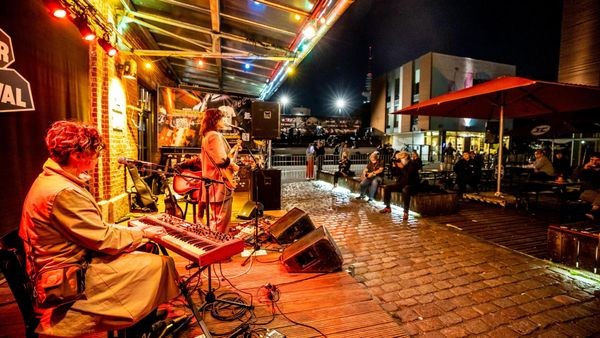 Hamburger Bars mit Live-Musik: 7 Tipps für schöne Abende draußen