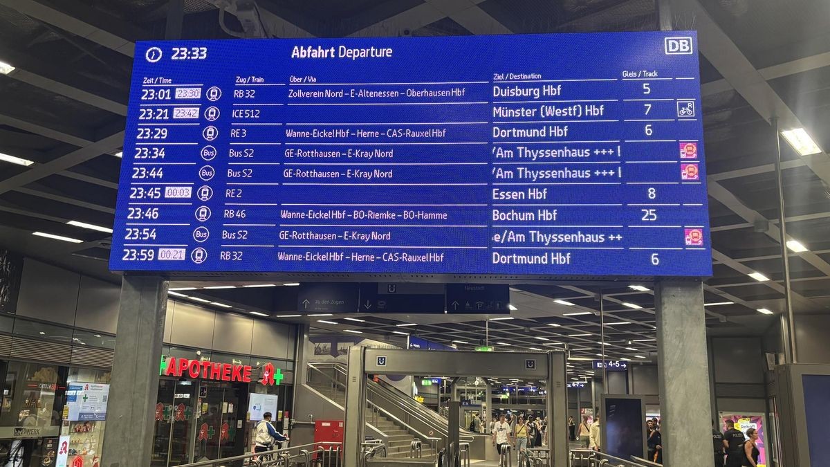 Die Anzeigetafel in der Gelsenkirchen Central Station hatte nach dem Robbie -Konzert keine guten Nachrichten für viele Reisende.