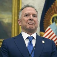 ARCHIV - 04.02.2025, USA, Washington: Steve Witkoff, US-Sondergesandter für den Nahen Osten, beobachtet, wie US-Präsident Trump im Oval Office des Weißen Hauses am 3. Februar 2025 in Washington Durchführungsverordnungen unterzeichnet. (zu dpa: «Vorerst keine Waffenruhe in Gaza - gegenseitige Vorwürfe») Foto: Evan Vucci/AP/dpa +++ dpa-Bildfunk +++ US-Sondergesandter zu Iran: Anreicherung «klare rote Linie»