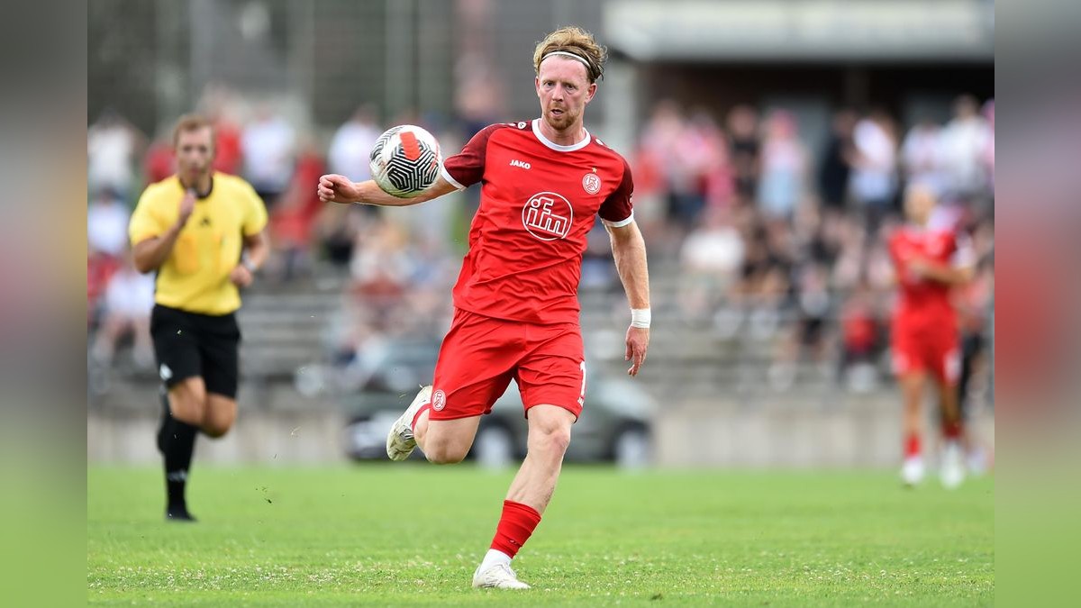 Der VfB Bottrop musste sich Rot-Weiss Essen im Testspiel mit 0:10 geschlagen geben. 2500 Zuschauer verfolgten das Spiel, das zu Ehren des 125-jährigen Bestehens des Bottroper Klubs ausgetragen wurde. VfB Bottrop - Rot-Weiss Essen