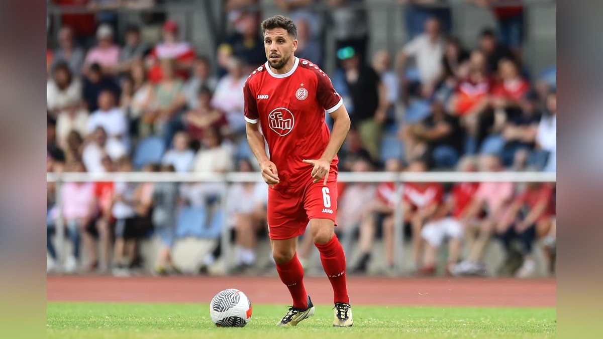 Der VfB Bottrop musste sich Rot-Weiss Essen im Testspiel mit 0:10 geschlagen geben. 2500 Zuschauer verfolgten das Spiel, das zu Ehren des 125-jährigen Bestehens des Bottroper Klubs ausgetragen wurde. VfB Bottrop - Rot-Weiss Essen