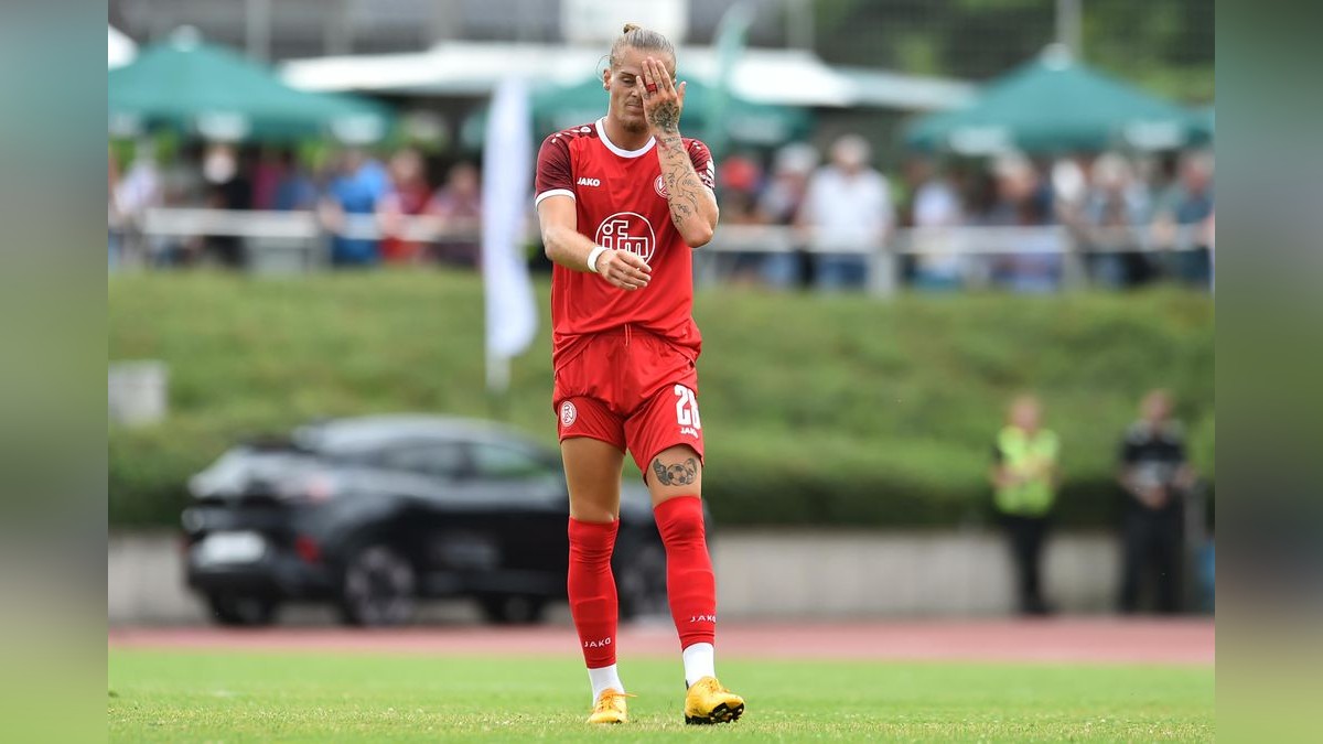 Der VfB Bottrop musste sich Rot-Weiss Essen im Testspiel mit 0:10 geschlagen geben. 2500 Zuschauer verfolgten das Spiel, das zu Ehren des 125-jährigen Bestehens des Bottroper Klubs ausgetragen wurde. VfB Bottrop - Rot-Weiss Essen