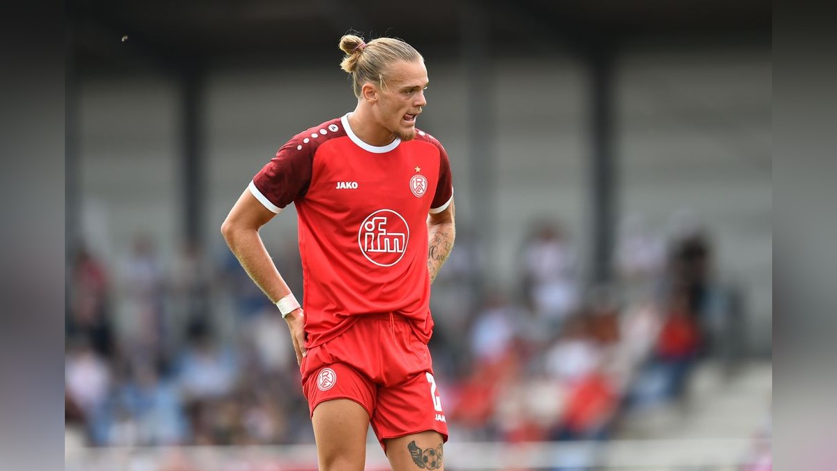 Der VfB Bottrop musste sich Rot-Weiss Essen im Testspiel mit 0:10 geschlagen geben. 2500 Zuschauer verfolgten das Spiel, das zu Ehren des 125-jährigen Bestehens des Bottroper Klubs ausgetragen wurde. VfB Bottrop - Rot-Weiss Essen
