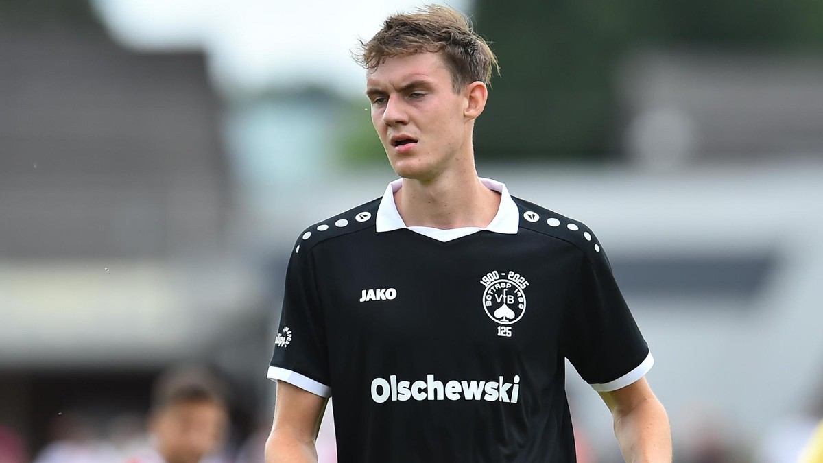 Mick Matthes bot eine starke Einzelleistung in Budberg, will aber auch die des ganzen Teams hervorheben. Fußball Testspiel: VfB Bottrop - Rot-Weiss Essen am 28.06.2025 im Jahnstadion in Bottrop