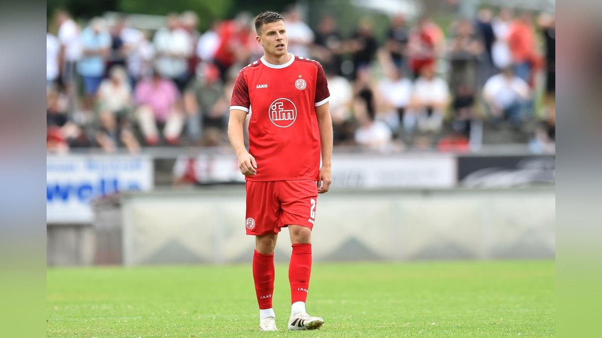 Der VfB Bottrop musste sich Rot-Weiss Essen im Testspiel mit 0:10 geschlagen geben. 2500 Zuschauer verfolgten das Spiel, das zu Ehren des 125-jährigen Bestehens des Bottroper Klubs ausgetragen wurde. VfB Bottrop - Rot-Weiss Essen