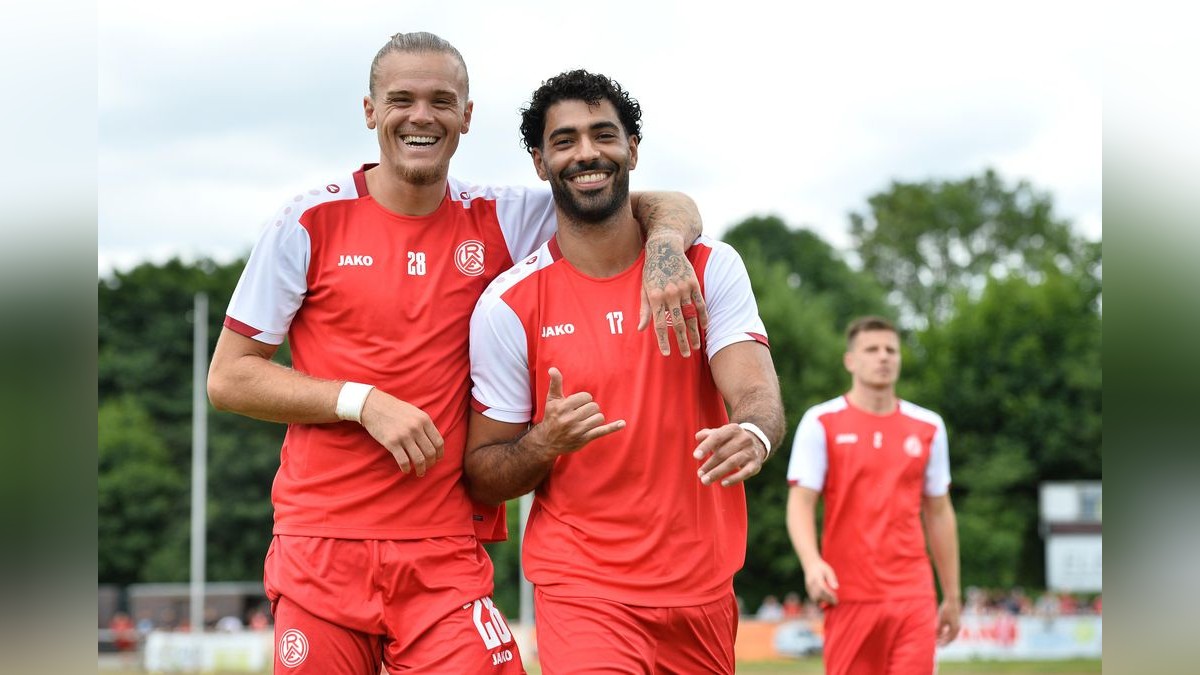 Der VfB Bottrop musste sich Rot-Weiss Essen im Testspiel mit 0:10 geschlagen geben. 2500 Zuschauer verfolgten das Spiel, das zu Ehren des 125-jährigen Bestehens des Bottroper Klubs ausgetragen wurde. VfB Bottrop - Rot-Weiss Essen