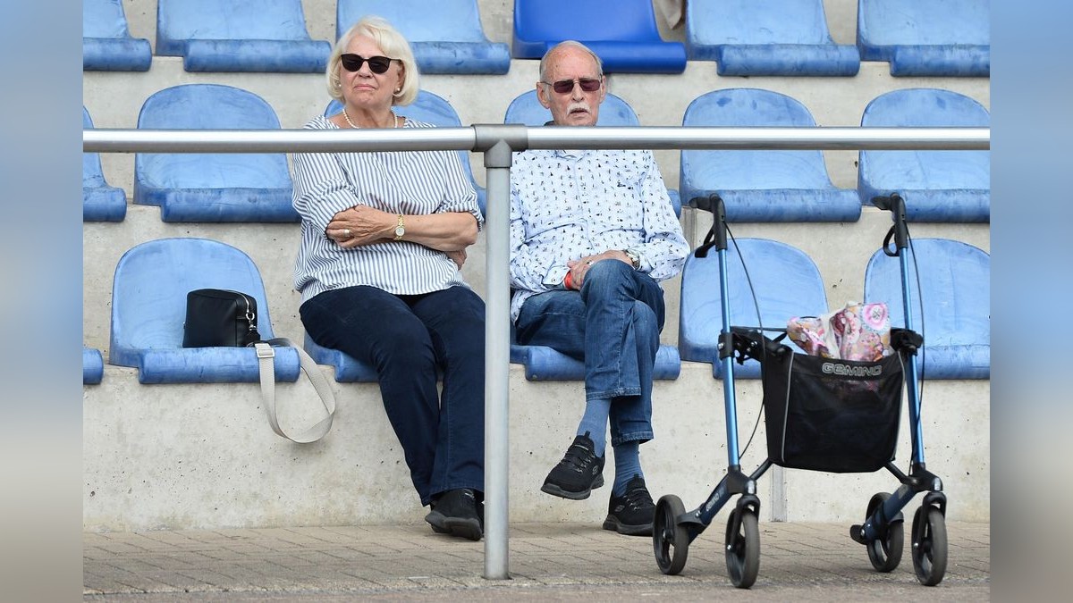 Der VfB Bottrop musste sich Rot-Weiss Essen im Testspiel mit 0:10 geschlagen geben. 2500 Zuschauer verfolgten das Spiel, das zu Ehren des 125-jährigen Bestehens des Bottroper Klubs ausgetragen wurde. VfB Bottrop - Rot-Weiss Essen