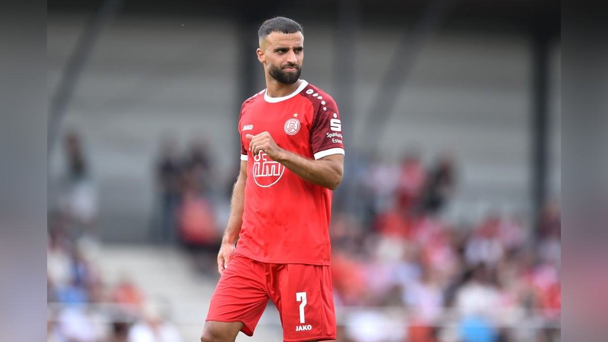 Der VfB Bottrop musste sich Rot-Weiss Essen im Testspiel mit 0:10 geschlagen geben. 2500 Zuschauer verfolgten das Spiel, das zu Ehren des 125-jährigen Bestehens des Bottroper Klubs ausgetragen wurde. VfB Bottrop - Rot-Weiss Essen