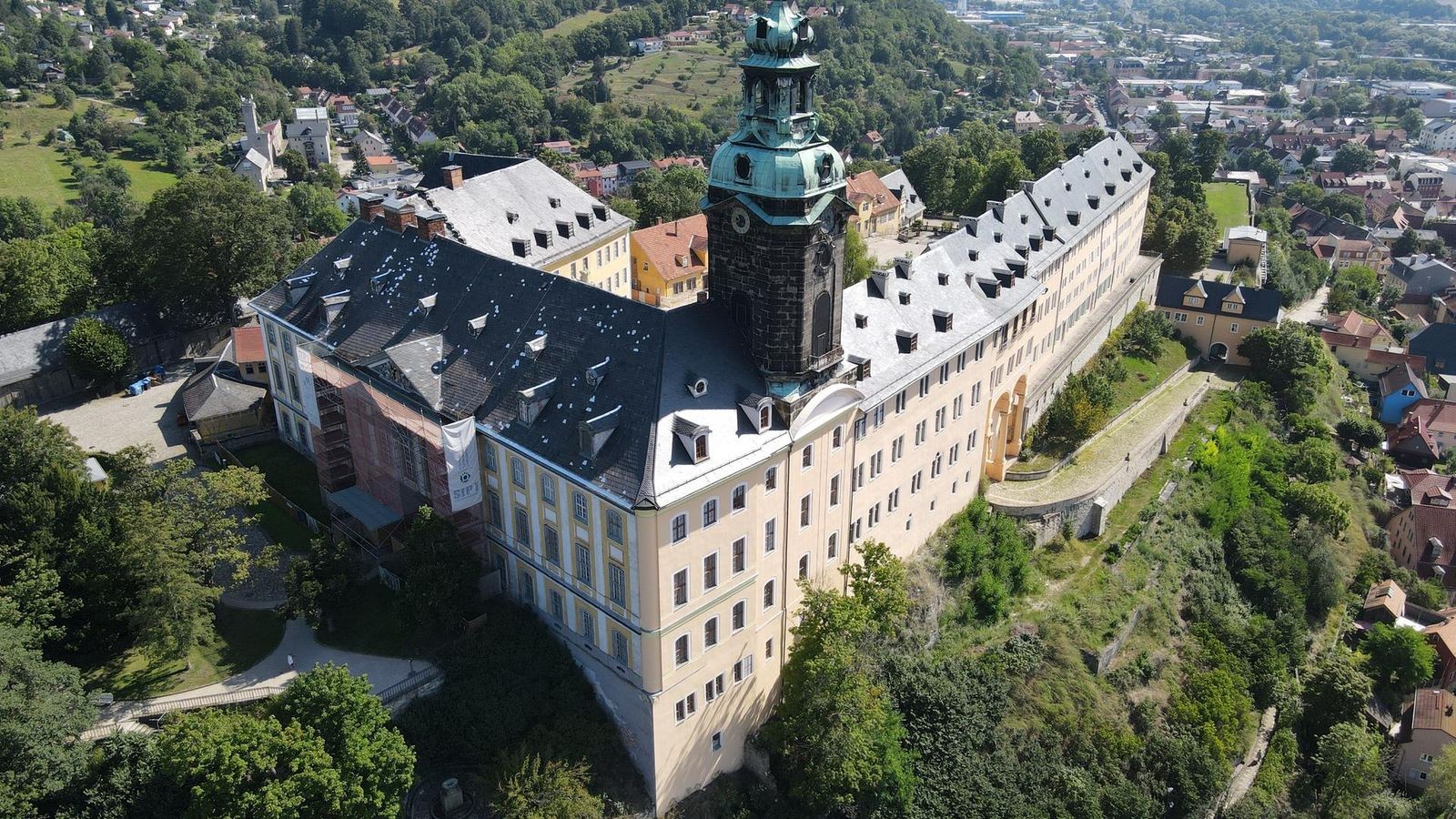 Th-ringens-tierischste-Schloss-Baustelle-Batman-forever-