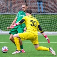 Er brachte den SV Zweckel im Testspiel gegen den VfB Bottrop, hier mit Torwart Tom Gottemeier, in Führung: Justin Tyler Schwandt traf in der siebten Minute. Er brachte den SV Zweckel im Testspiel gegen den VfB Bottrop, hier mit Torwart Tom Gottemeier, in Führung: Justin Tyler Schwandt traf in der siebten Minute.