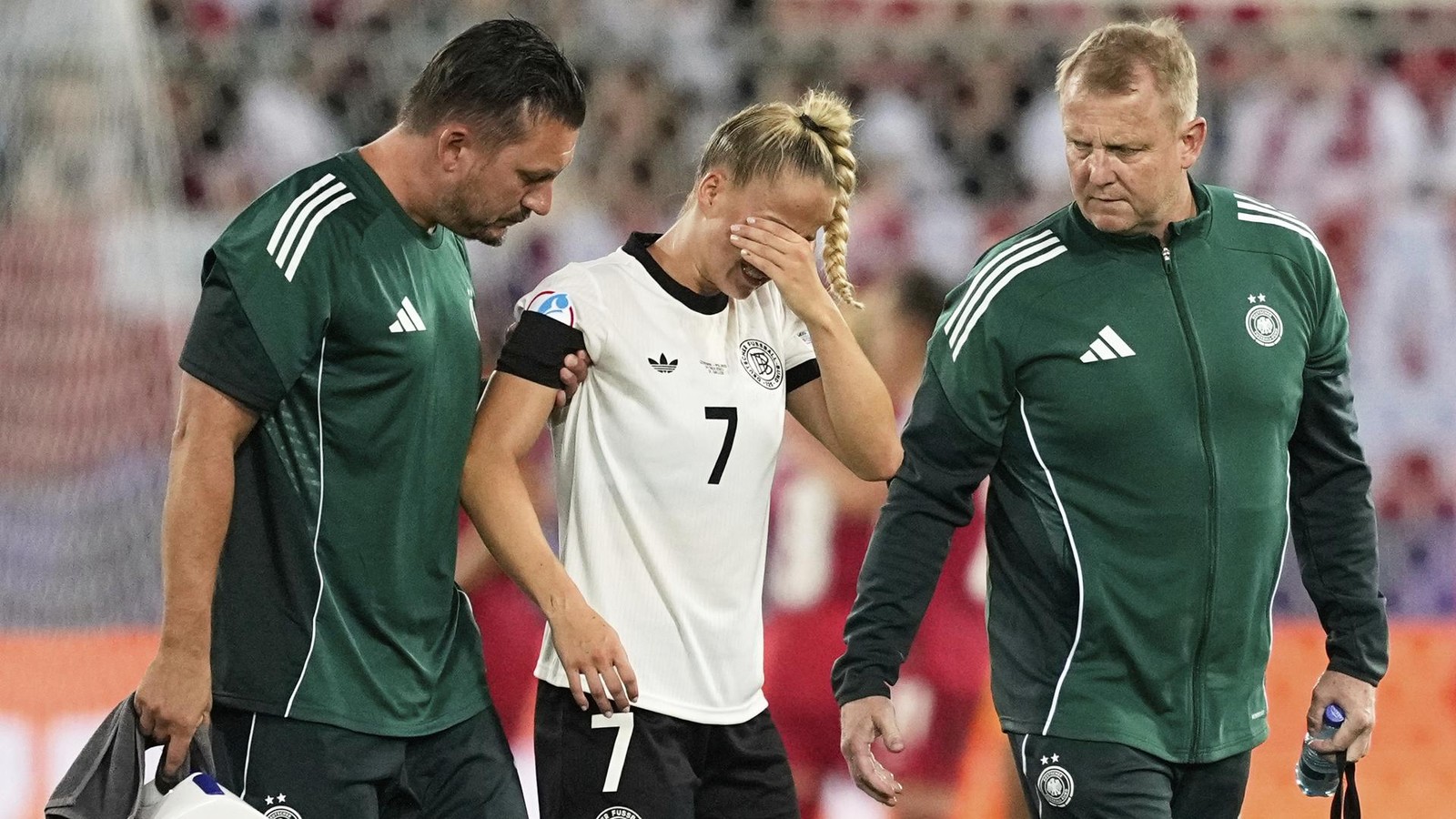 10-Momente-in-denen-der-Fu-ball-2025-besonders-wehgetan-hat