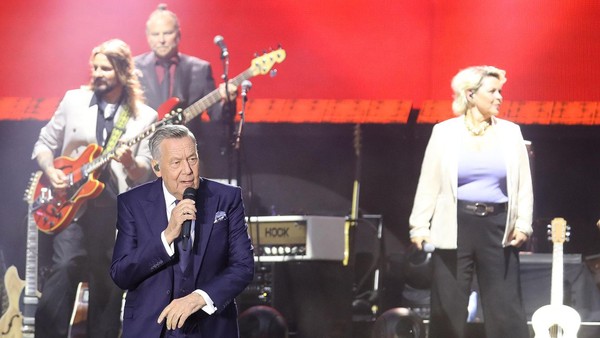 Roland Kaiser lüftet Geheimnis um Lachanfall in Wolfsburger Autostadt