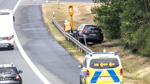Unfall auf A39: Auto fährt bei Lebenstedt in Graben