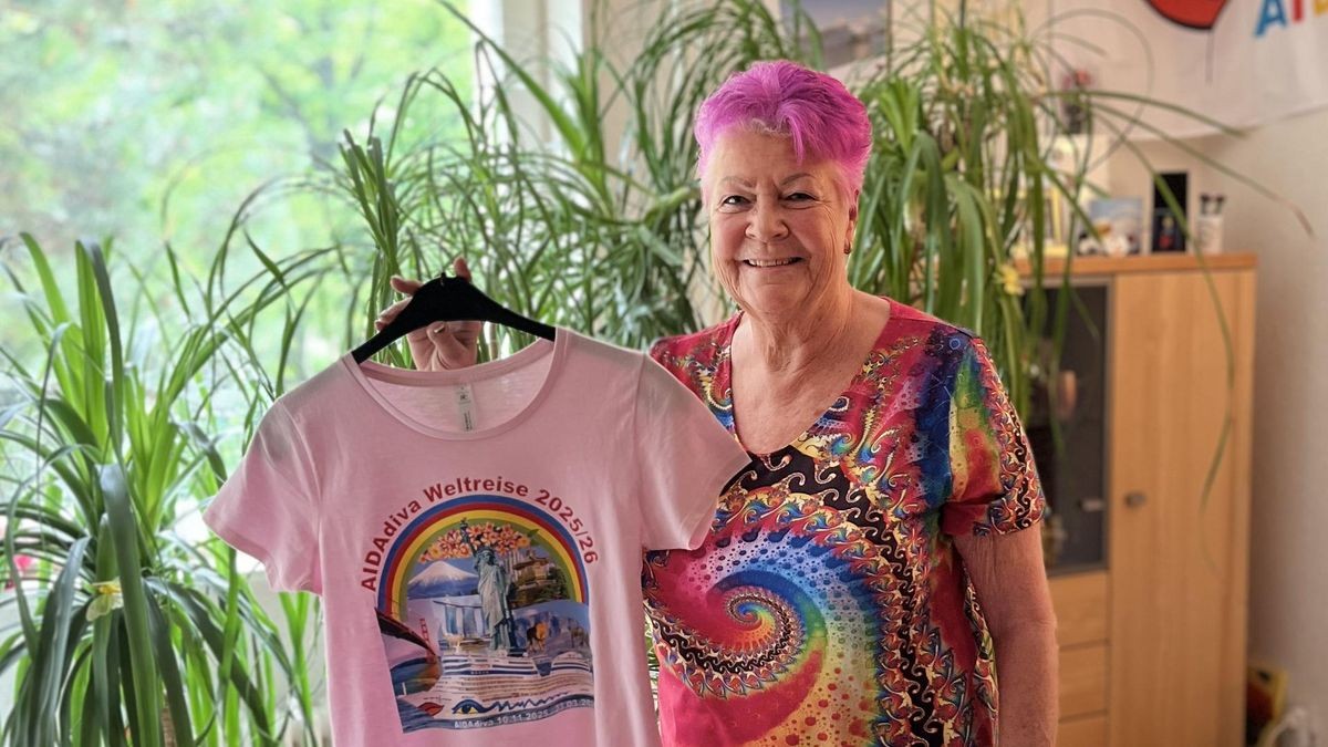 Angelika Jäger geht in diesem Jahr erneut auf Weltreise. Dafür hat sie sich ein eigenes T-Shirt entworfen. 