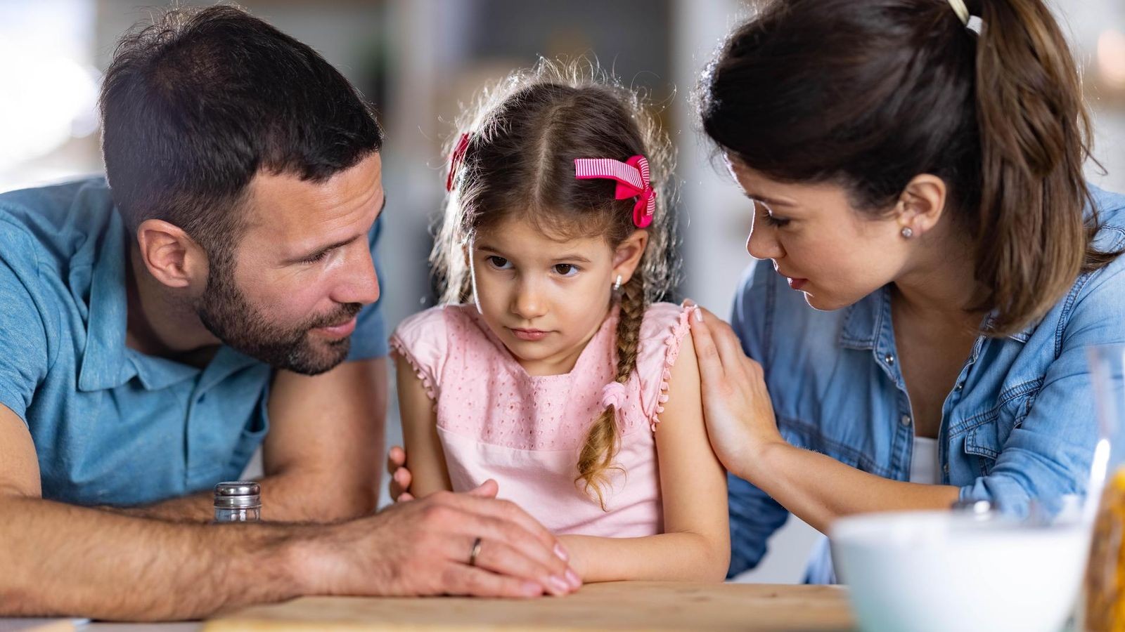 Kind-mit-Narzissten-Manipulationstrick-schadet-der-Mutter