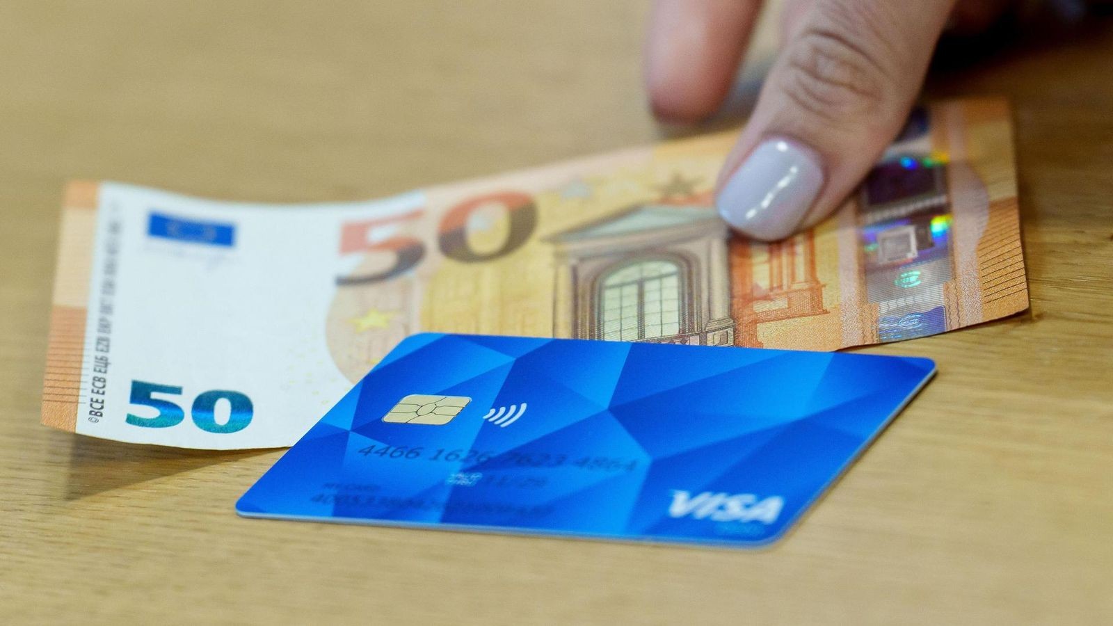 Einf-hrung-der-Bezahlkarte-f-r-Gefl-chtete-kommt-nicht-voran