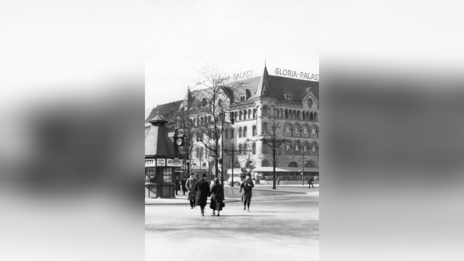 Aus-dem-brennenden-Gloria-Palast-konnte-nur-ein-Stuhl-gerettet-werden